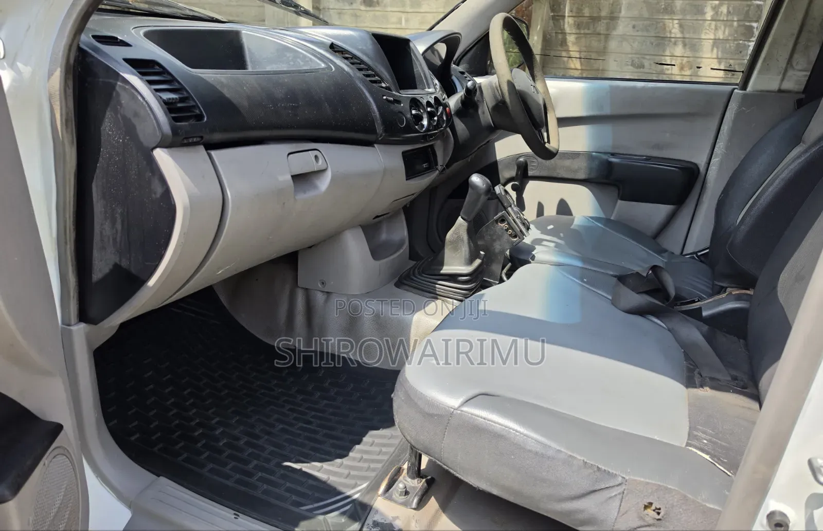 Mitsubishi L200 2009 Ivory