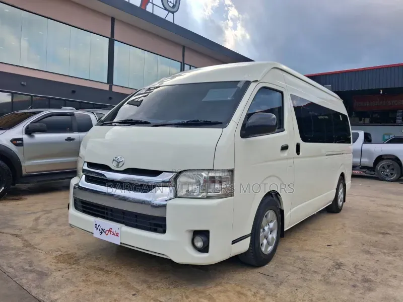 Toyota Grand HiAce 2019 White