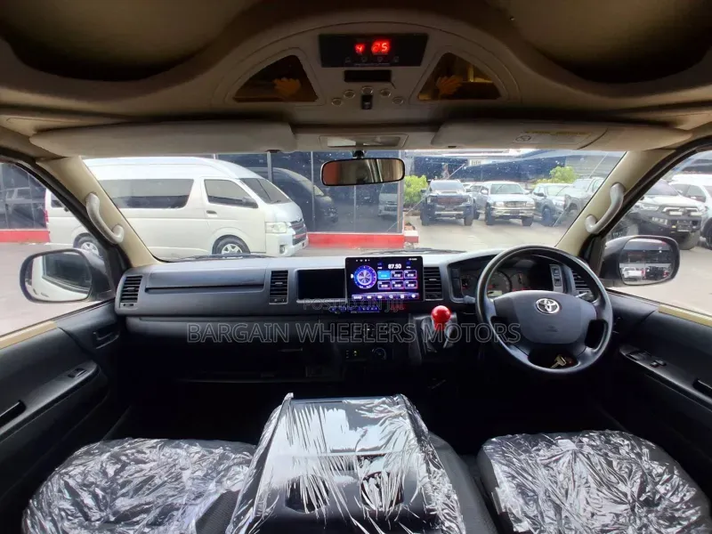 Toyota Grand HiAce 2019 White