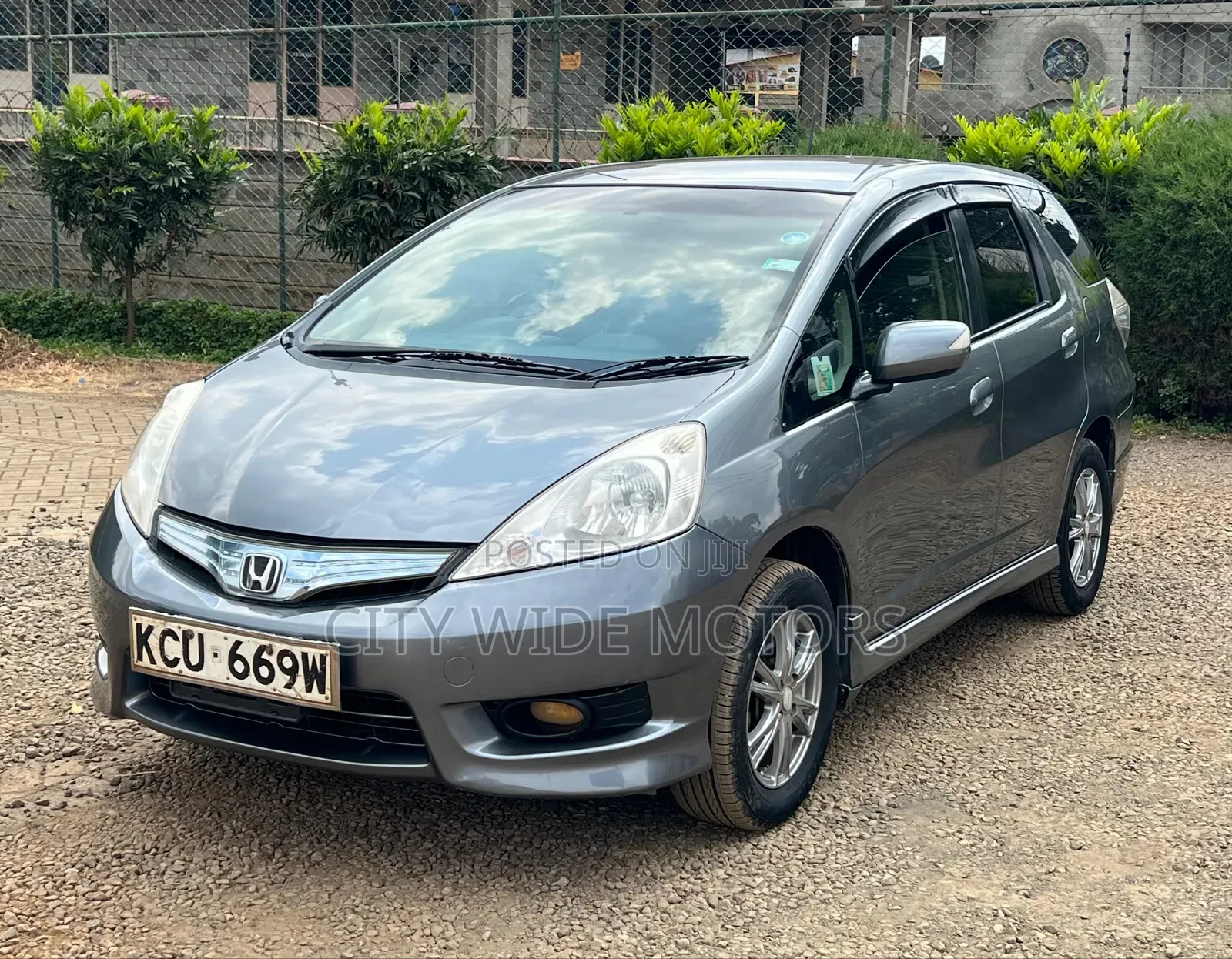 Honda Fit Shuttle 1.3 Hybrid 2WD 2012 Gray