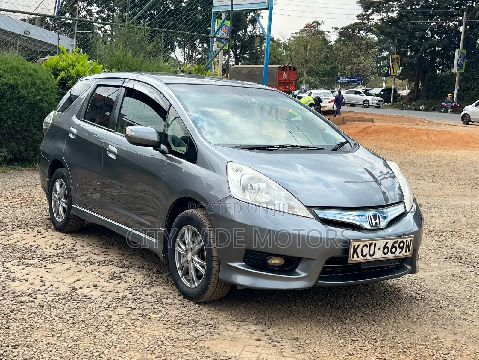 Honda Fit Shuttle 1.3 Hybrid 2WD 2012 Gray