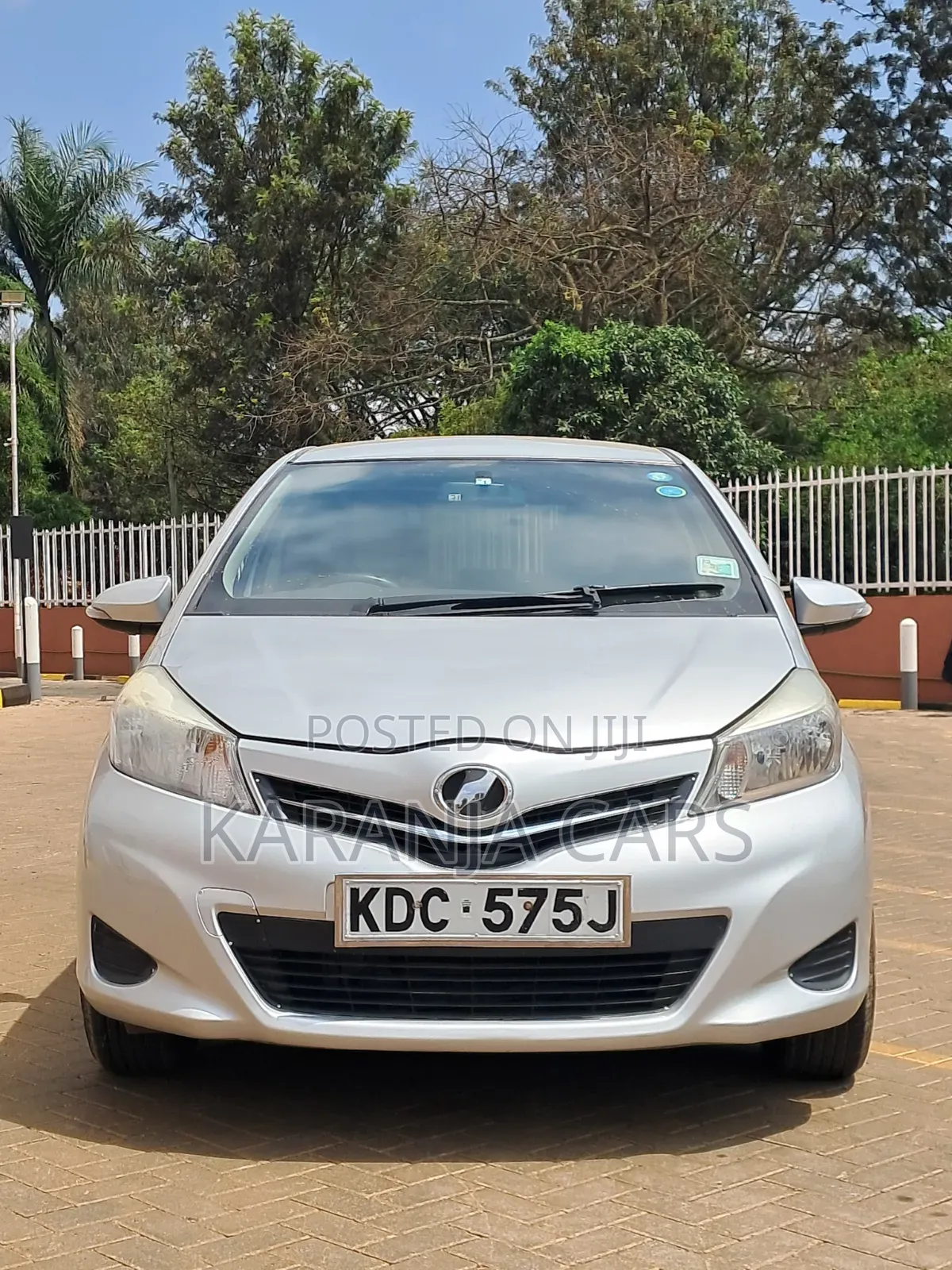 Toyota Vitz 2014 Silver
