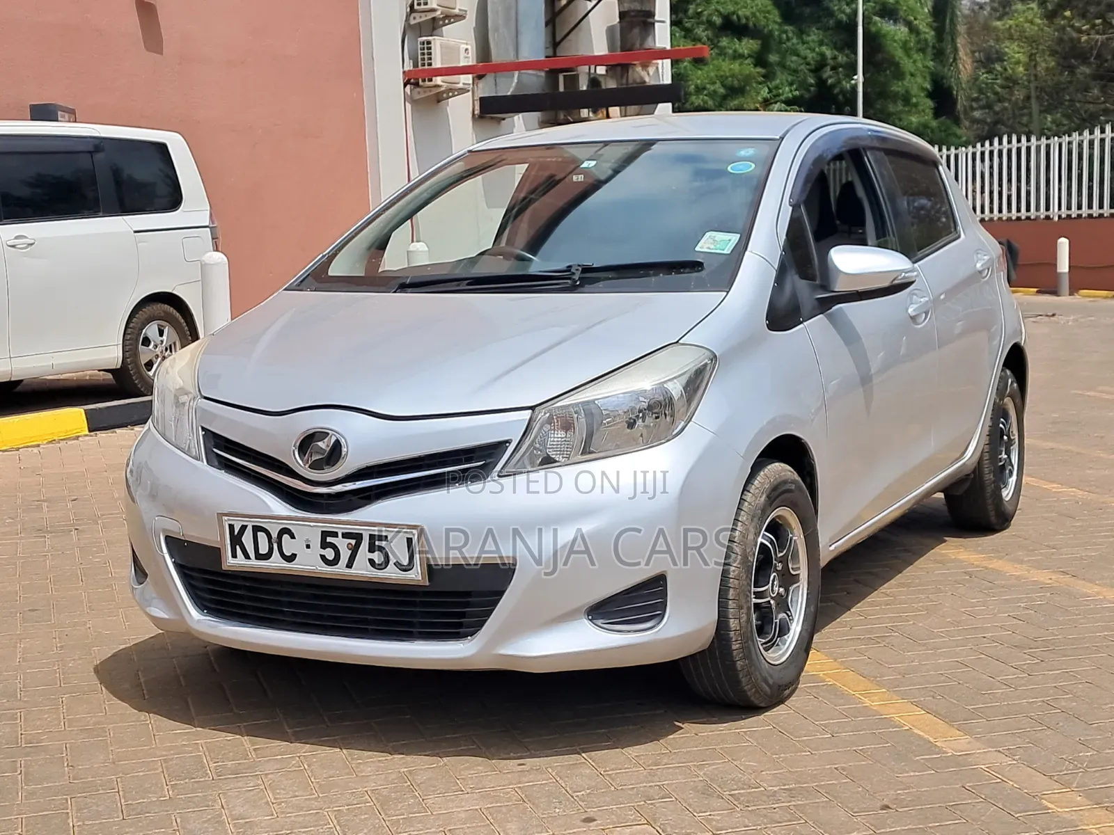 Toyota Vitz 2014 Silver