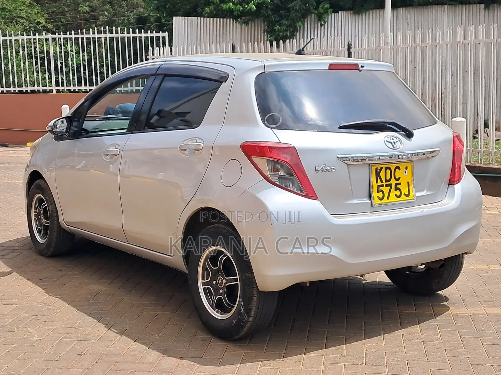 Toyota Vitz 2014 Silver