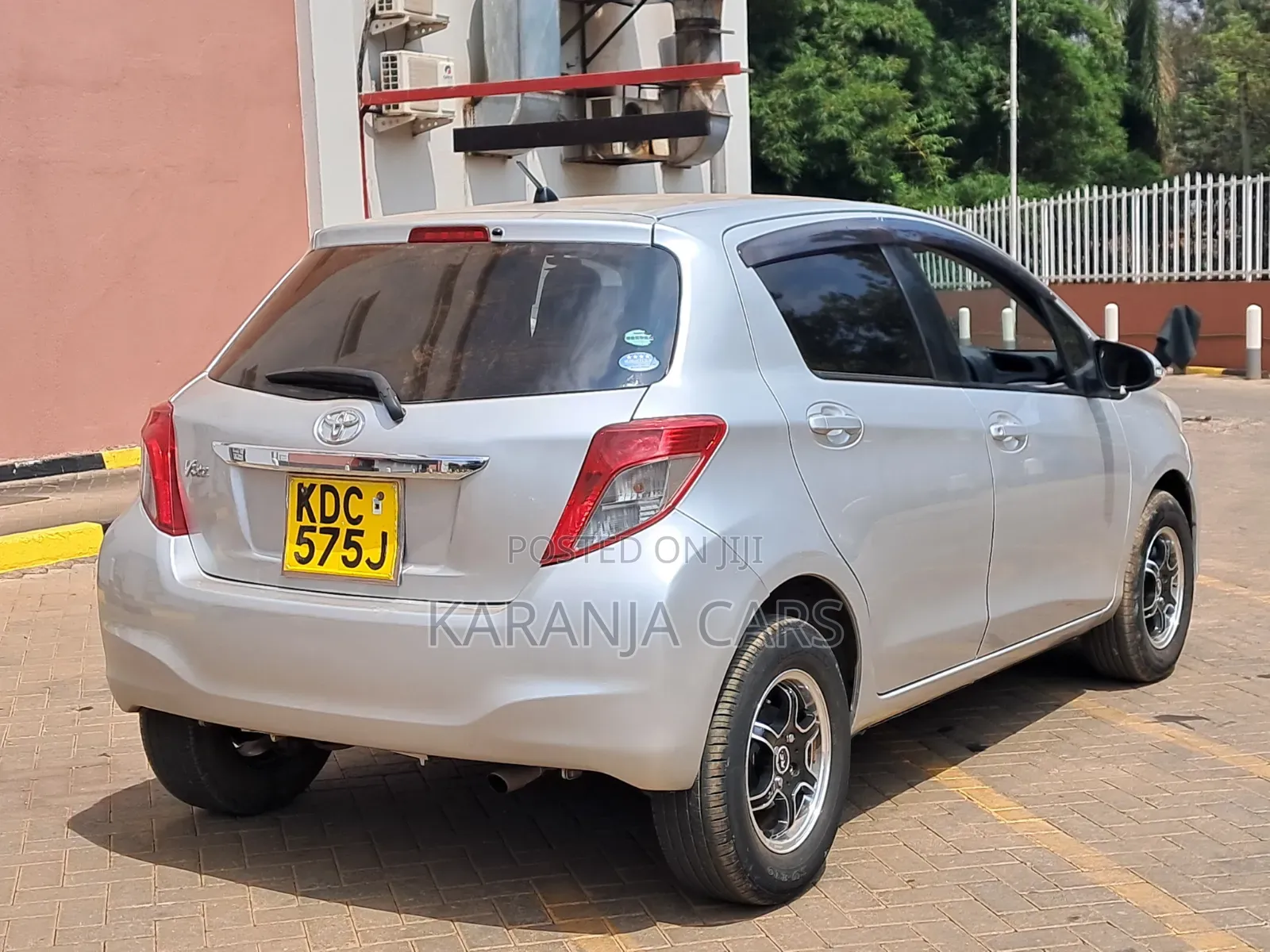 Toyota Vitz 2014 Silver