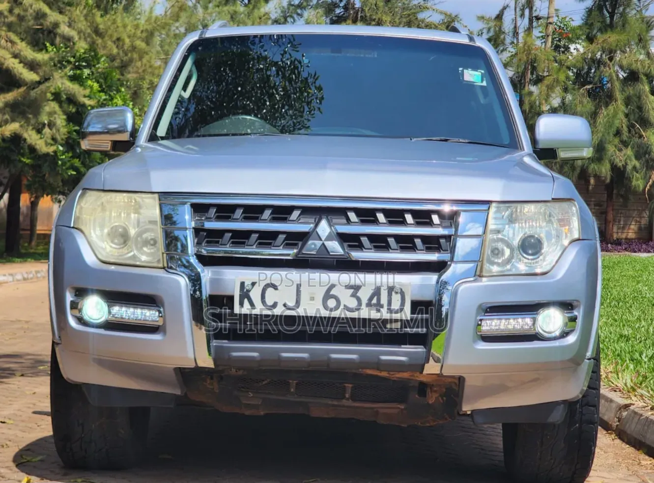 Mitsubishi Pajero 2010 Silver