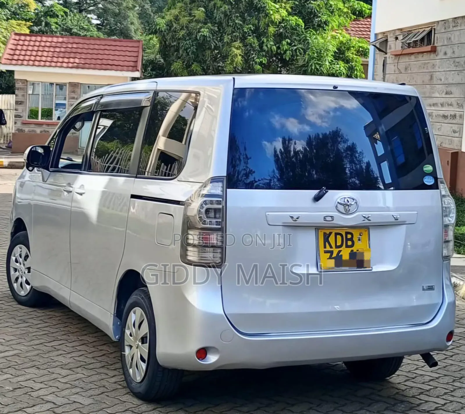 Toyota Noah 2013 Silver