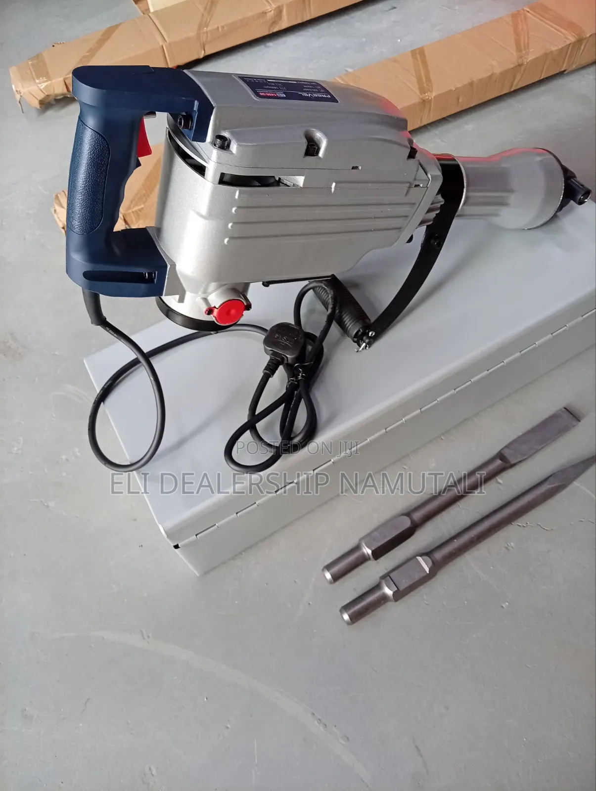 Freevel 1450w Construction Grade Concrete Breaker With SDS Hex Chisels