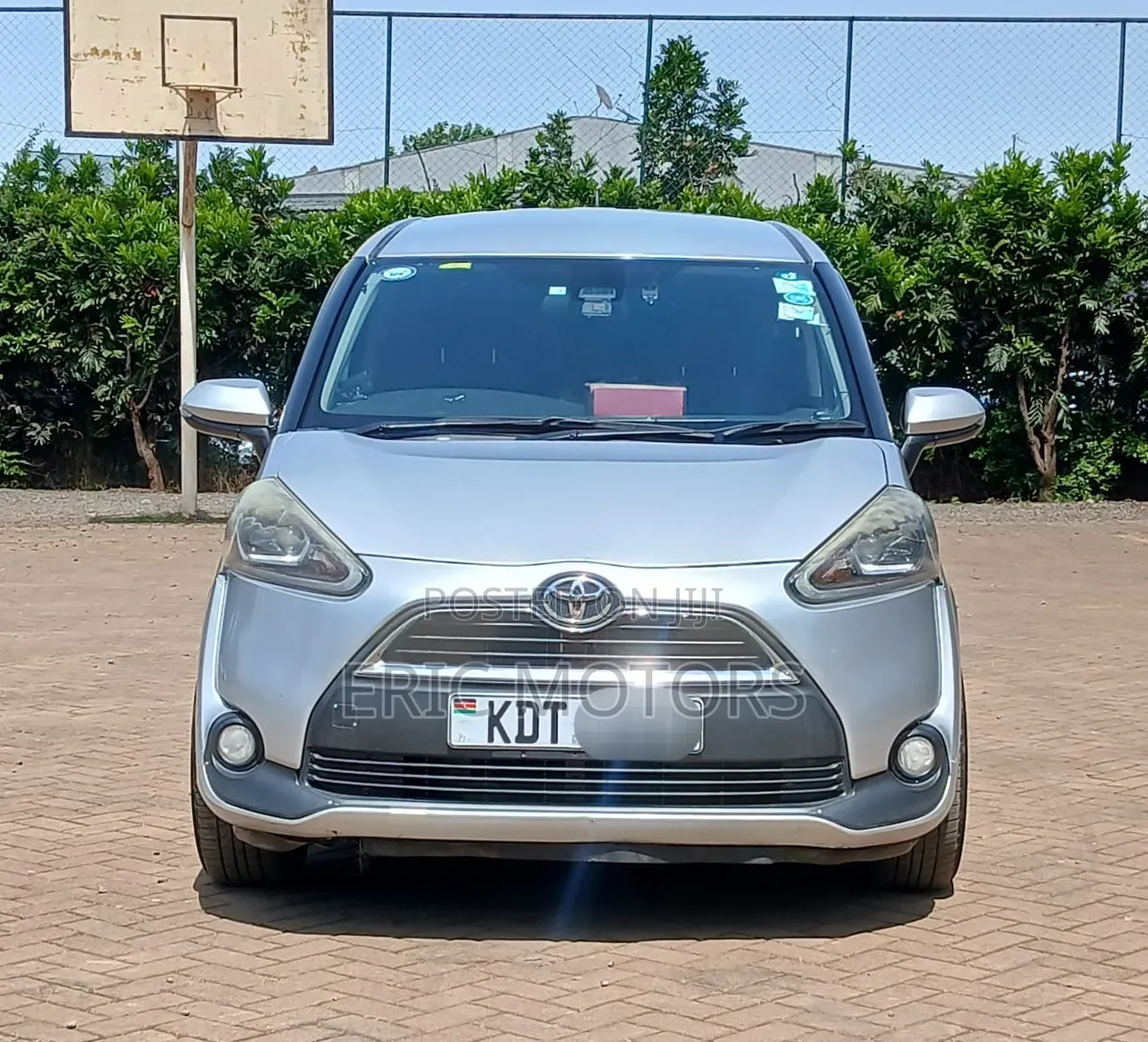 Toyota Sienta 2018 Silver