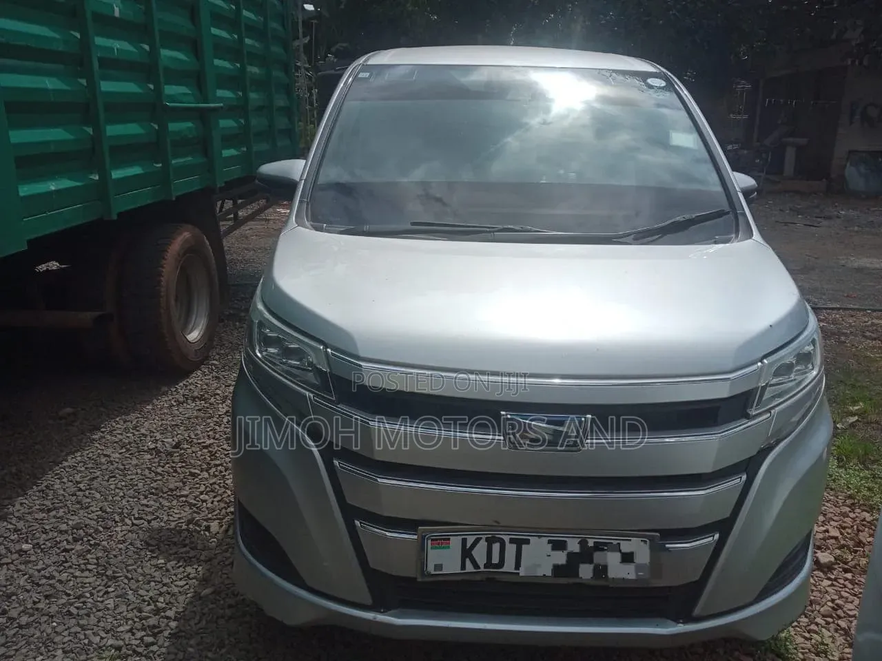 Toyota Noah 2018 Silver