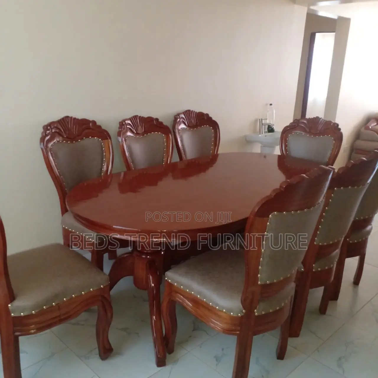 8-Seater Mahogany Dining Set Polished Classic Elegance