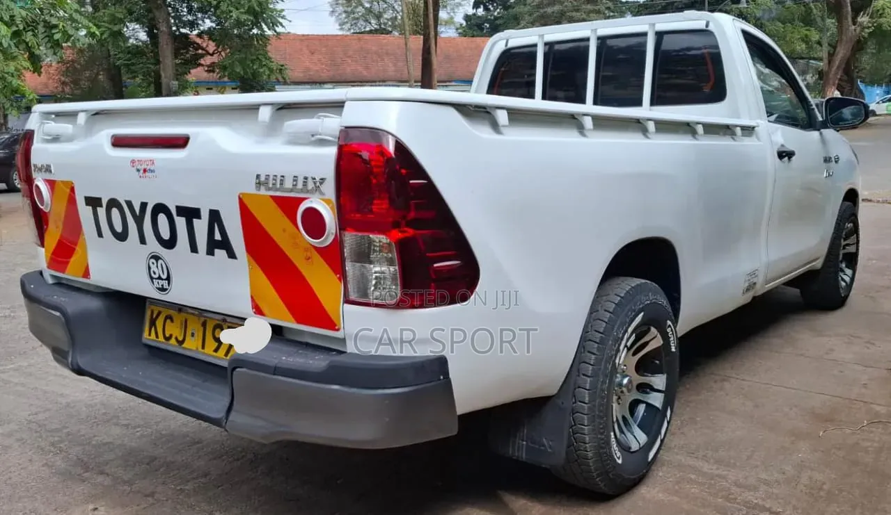 Toyota Hilux 2016 White