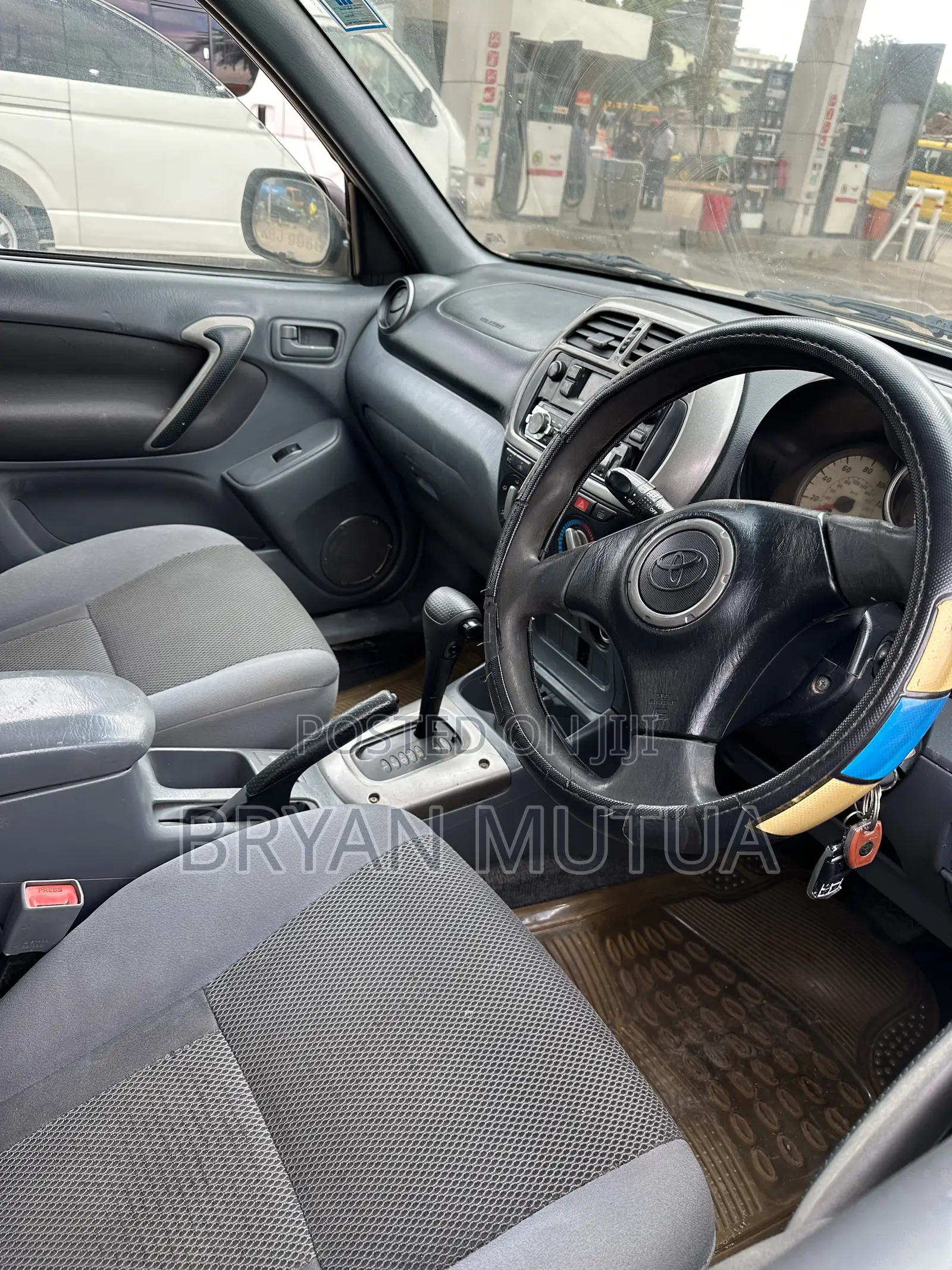 Toyota RAV4 2005 Gold