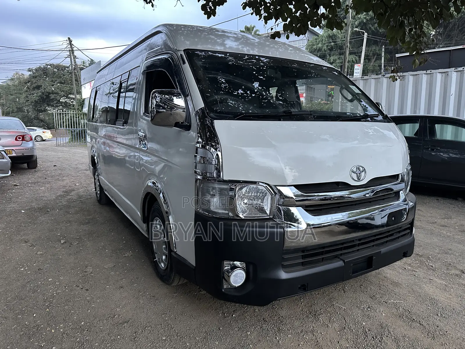 Toyota HiAce 2019 White