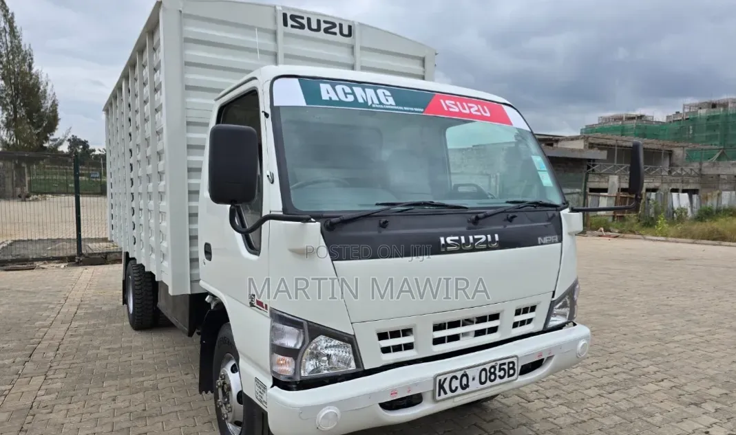 Clean Isuzu Npr