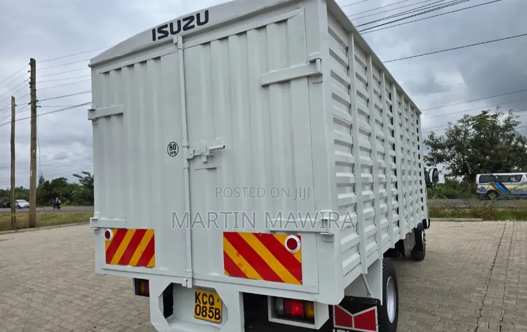 Clean Isuzu Npr