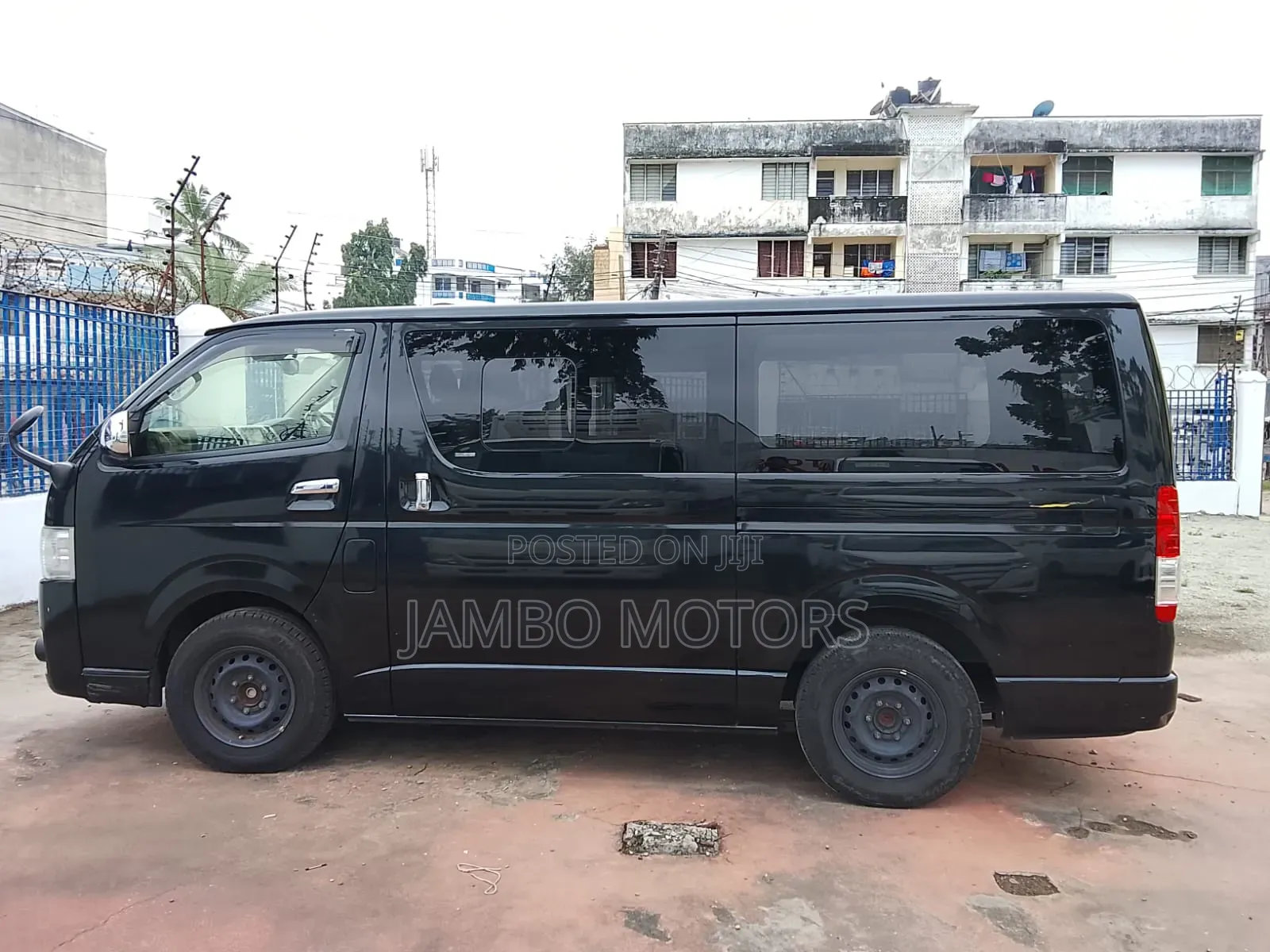 Toyota HiAce 2021