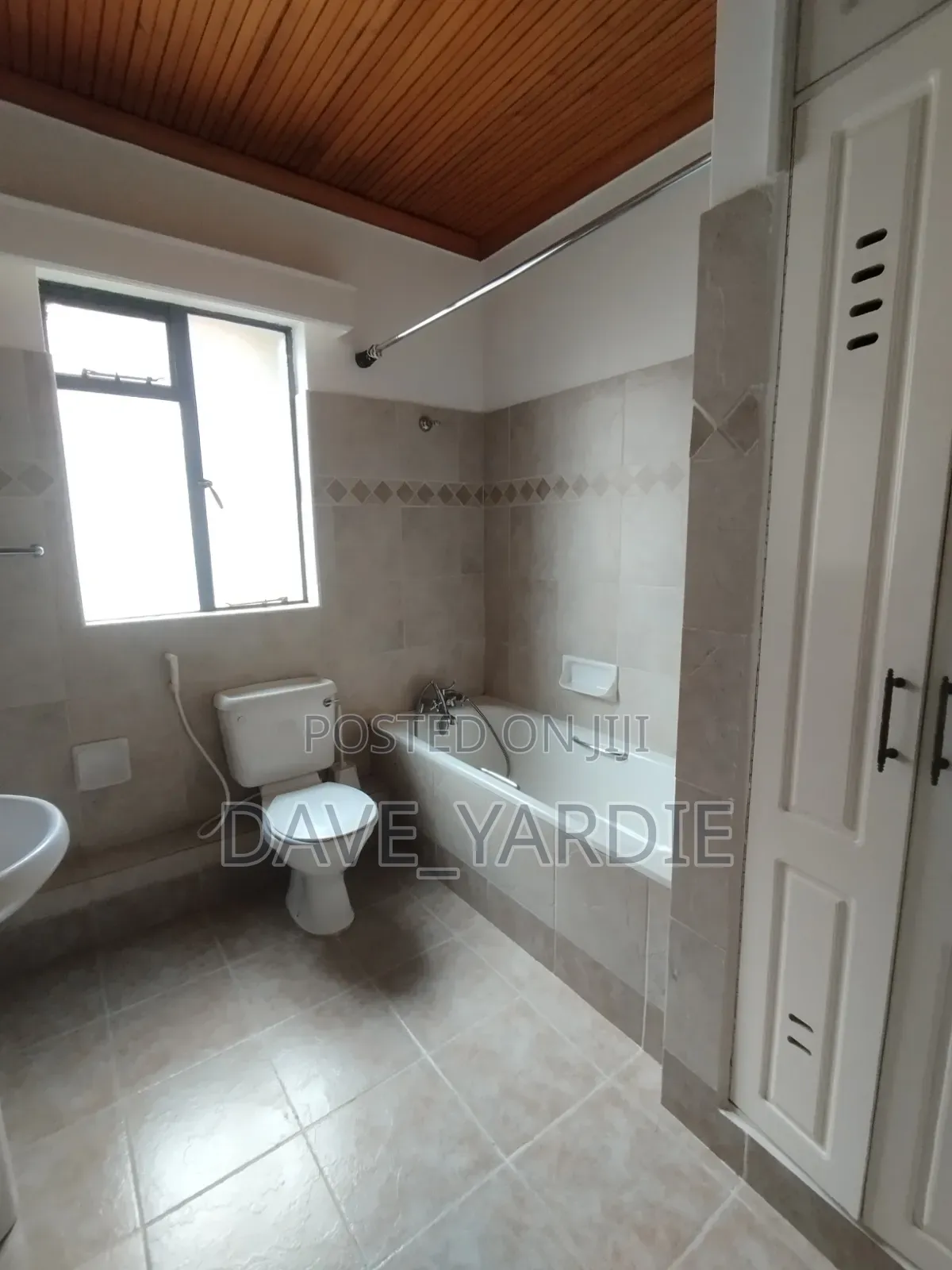 4bdrm Block of Flats in State House Area for sale