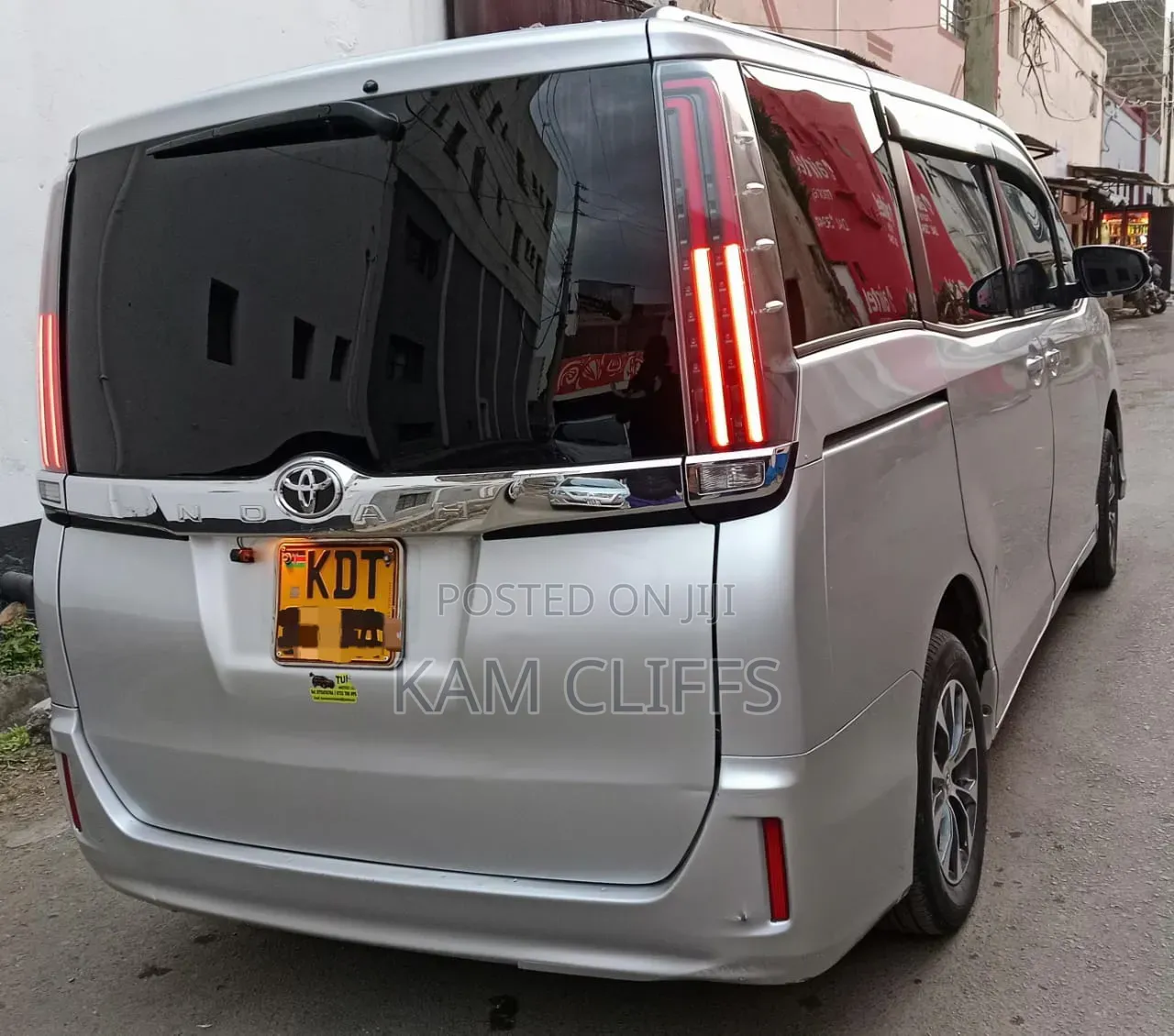 Toyota Noah 2018 Silver