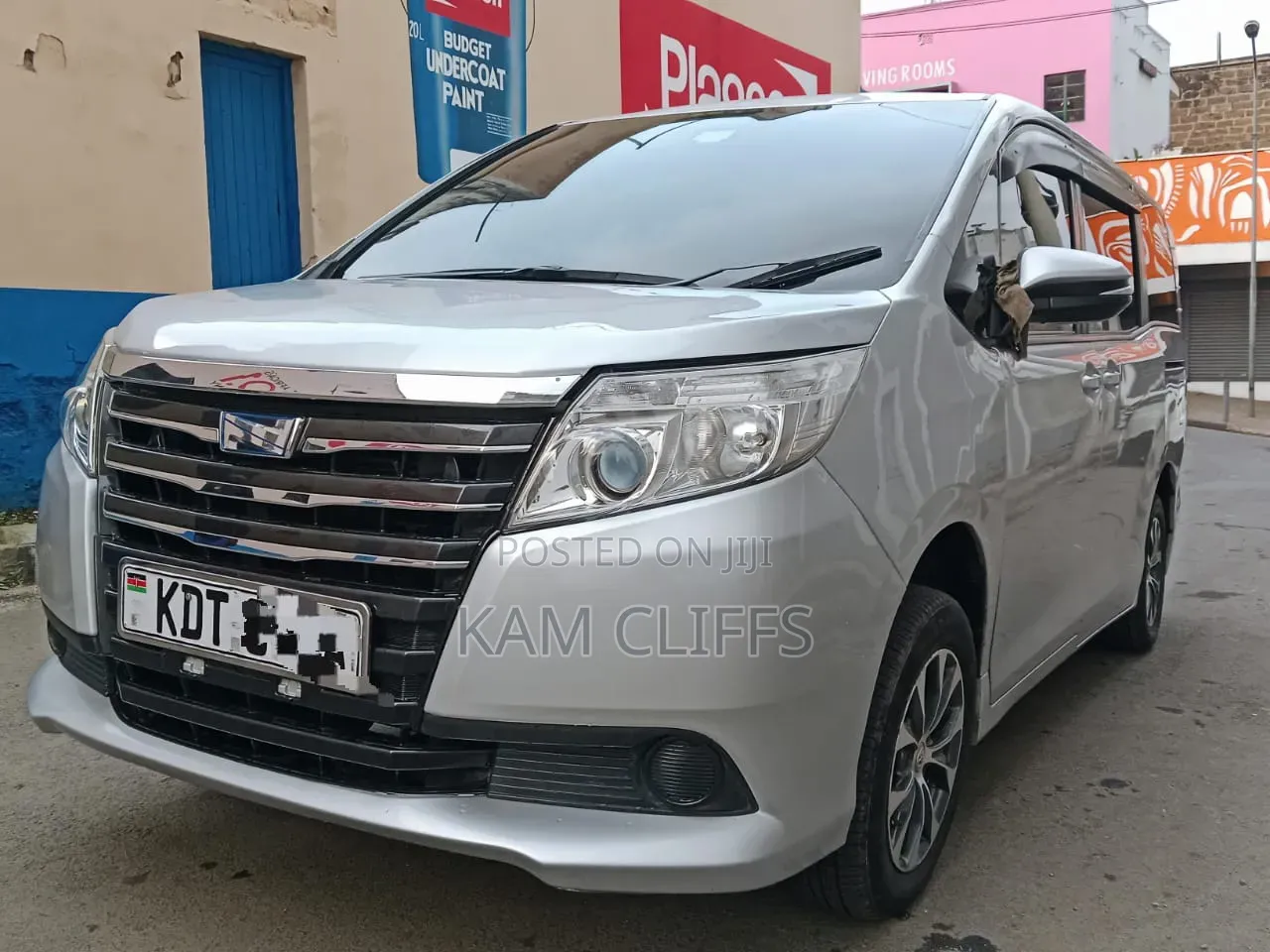 Toyota Noah 2018 Silver