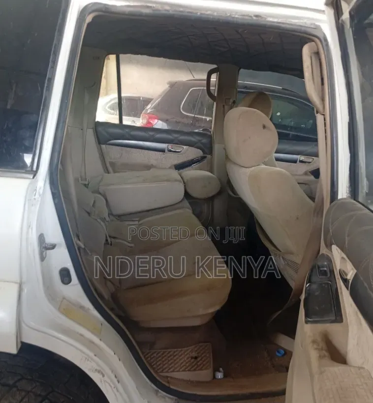 Toyota Land Cruiser 2004 White