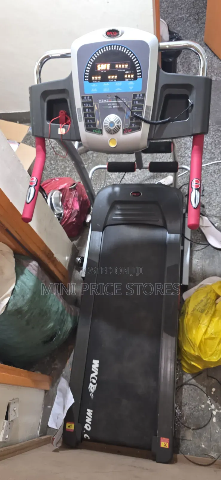 WNQ Treadmill With Vibratory Brand New