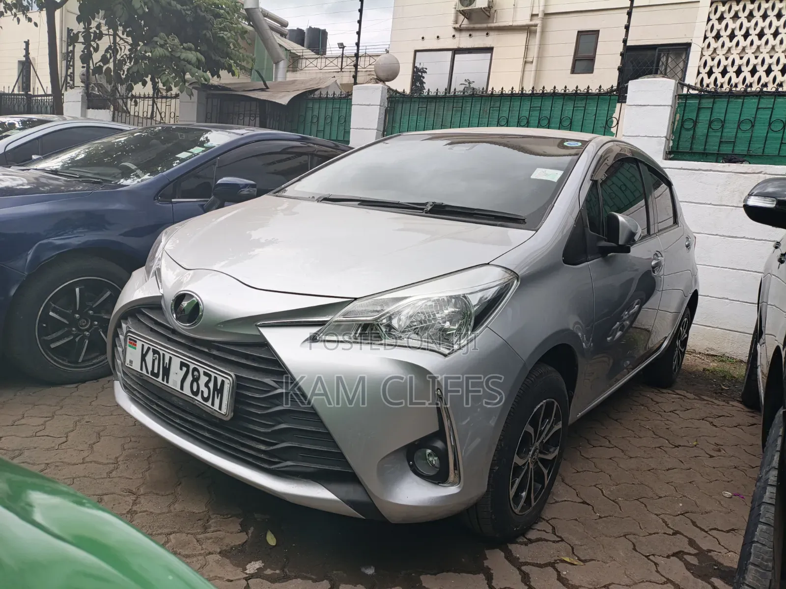 Toyota Vitz 2017 Silver