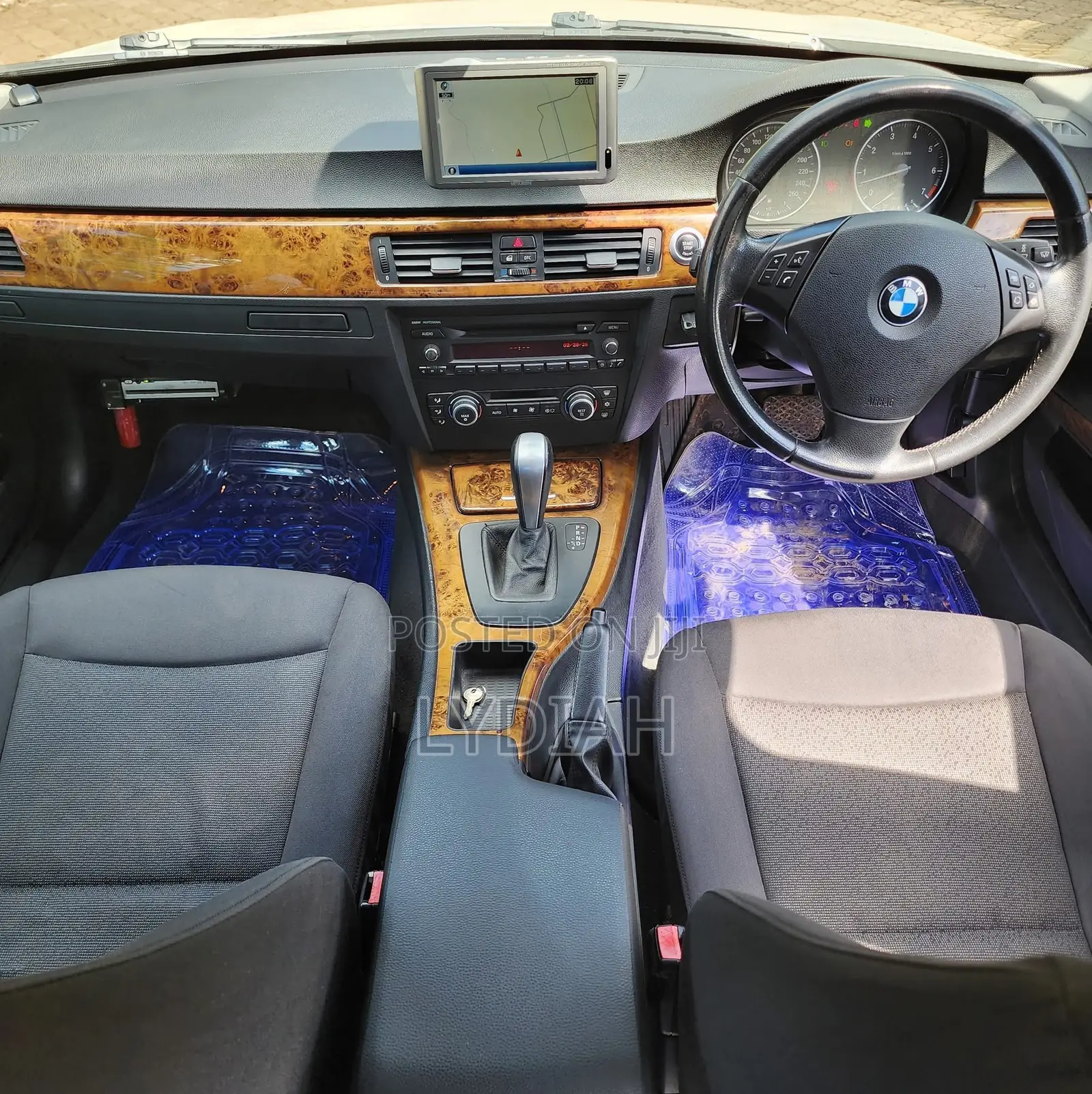BMW 320i 2010 White