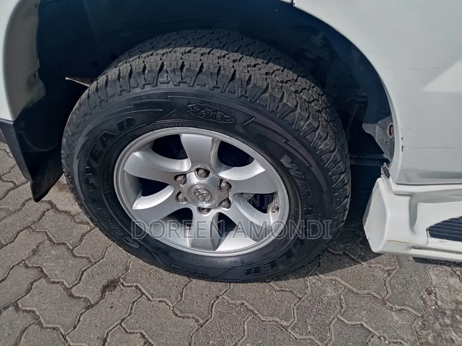 Toyota Land Cruiser Prado 2004 White