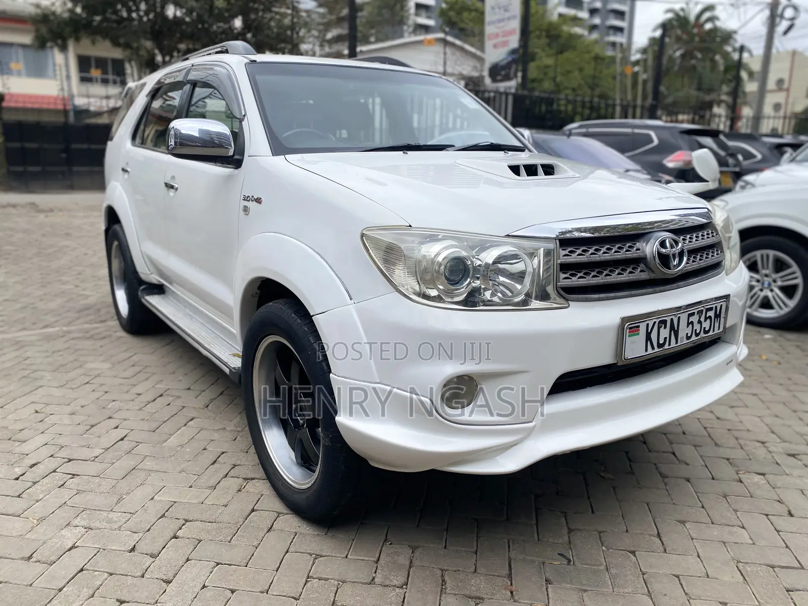 Toyota Fortuner 2010 Pearl