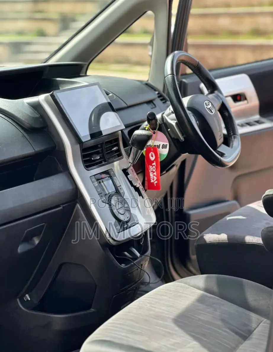 Toyota Noah 2011 Gray