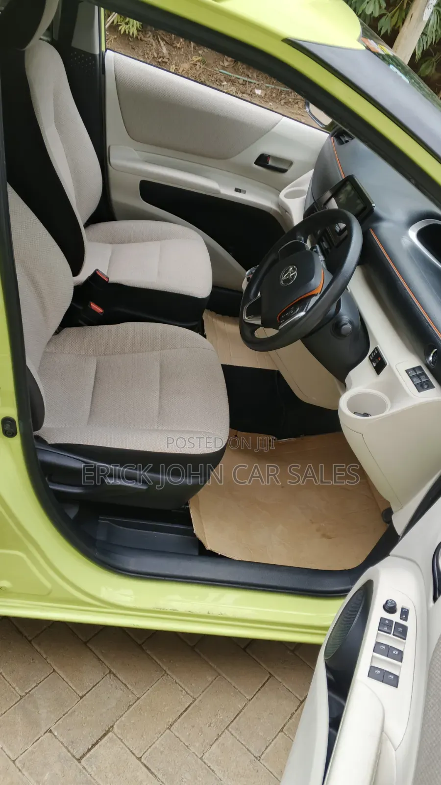 Toyota Sienta 2019 Yellow
