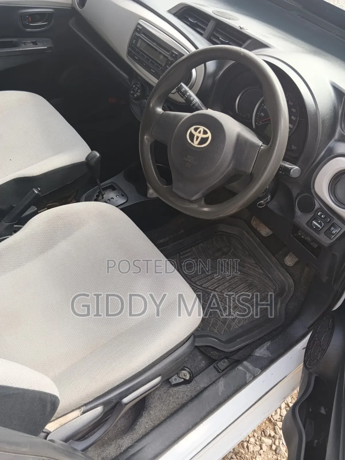 Toyota Vitz 2014 White