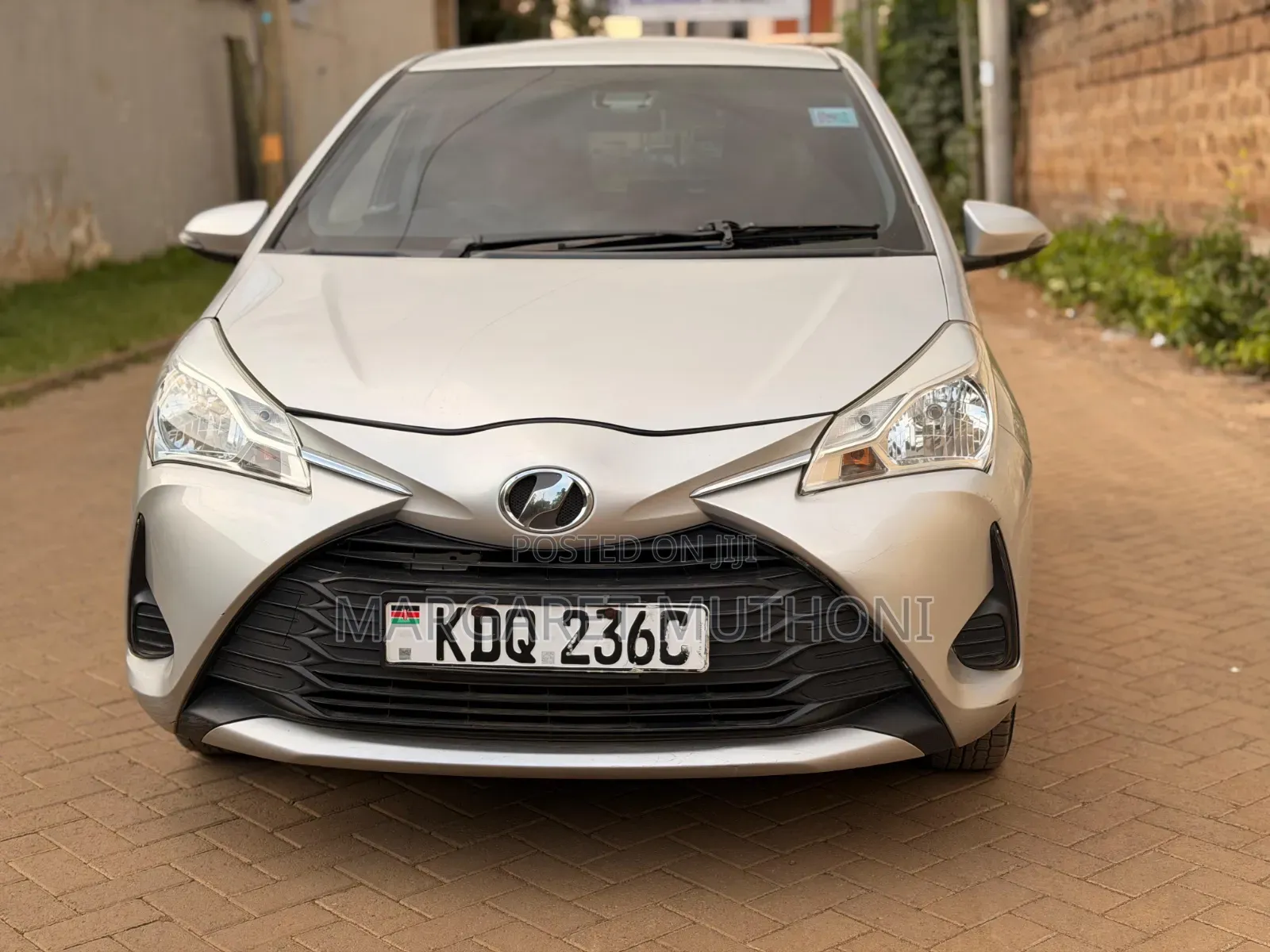 Toyota Vitz 2017 Silver