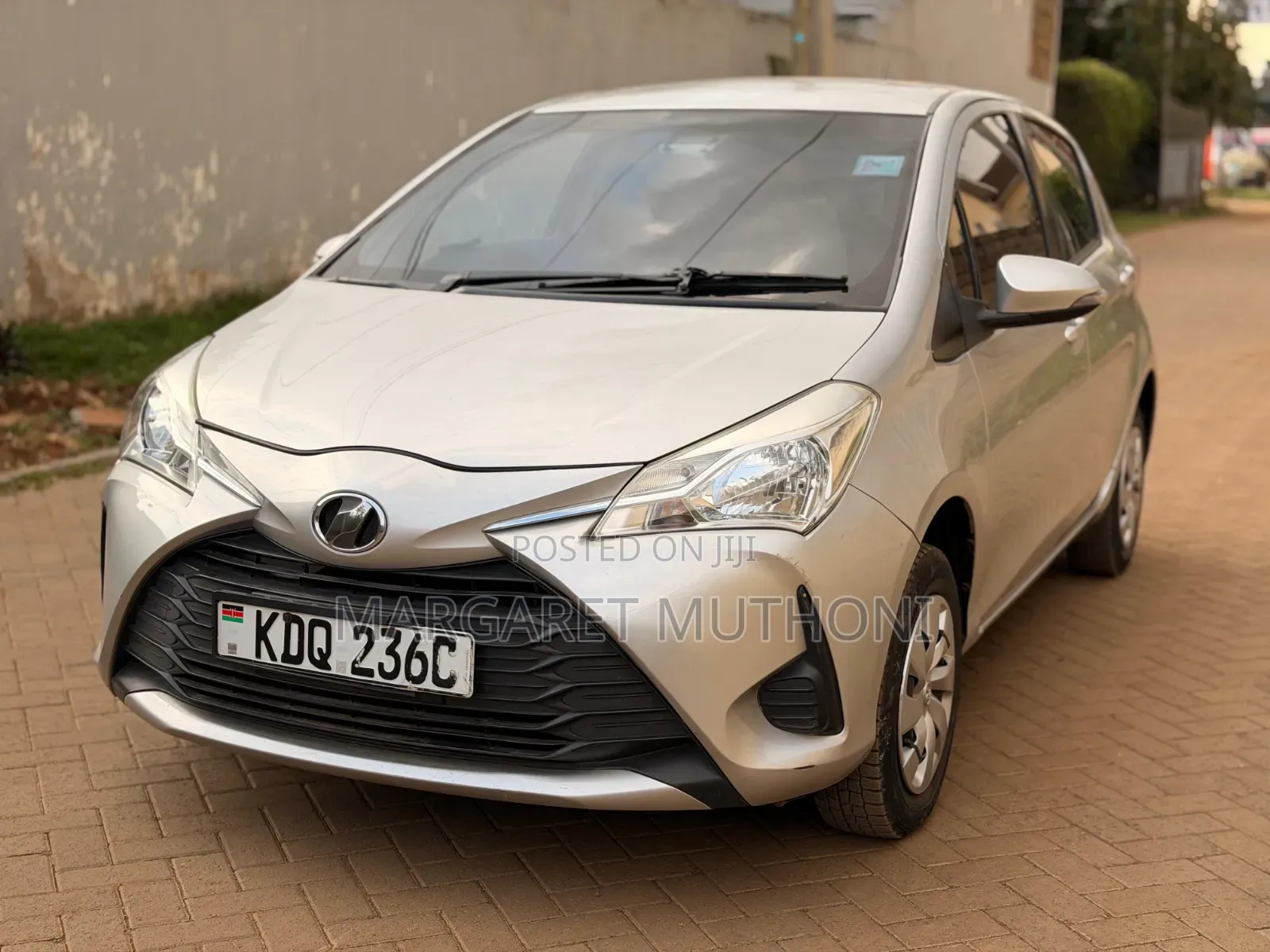 Toyota Vitz 2017 Silver