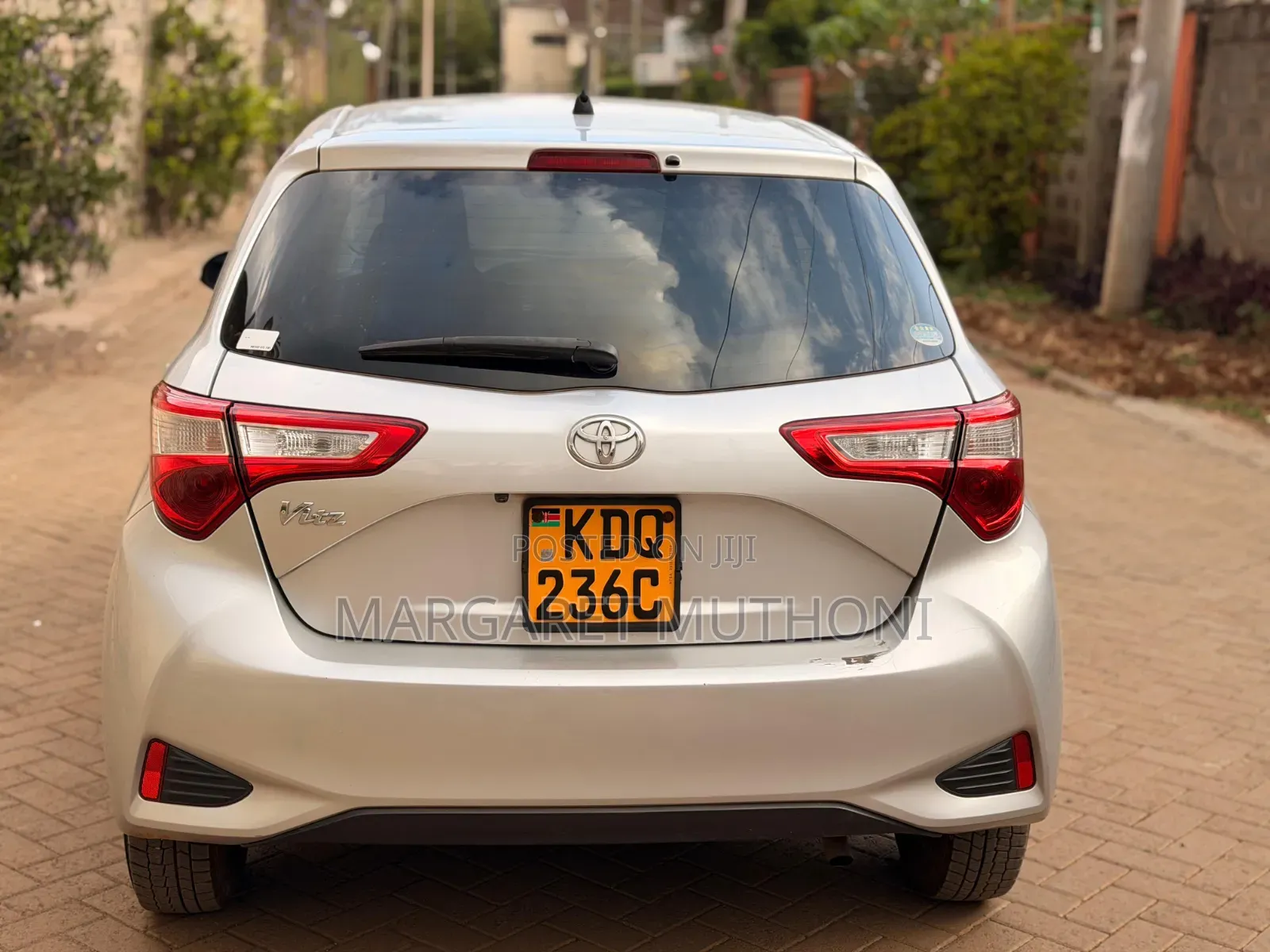 Toyota Vitz 2017 Silver