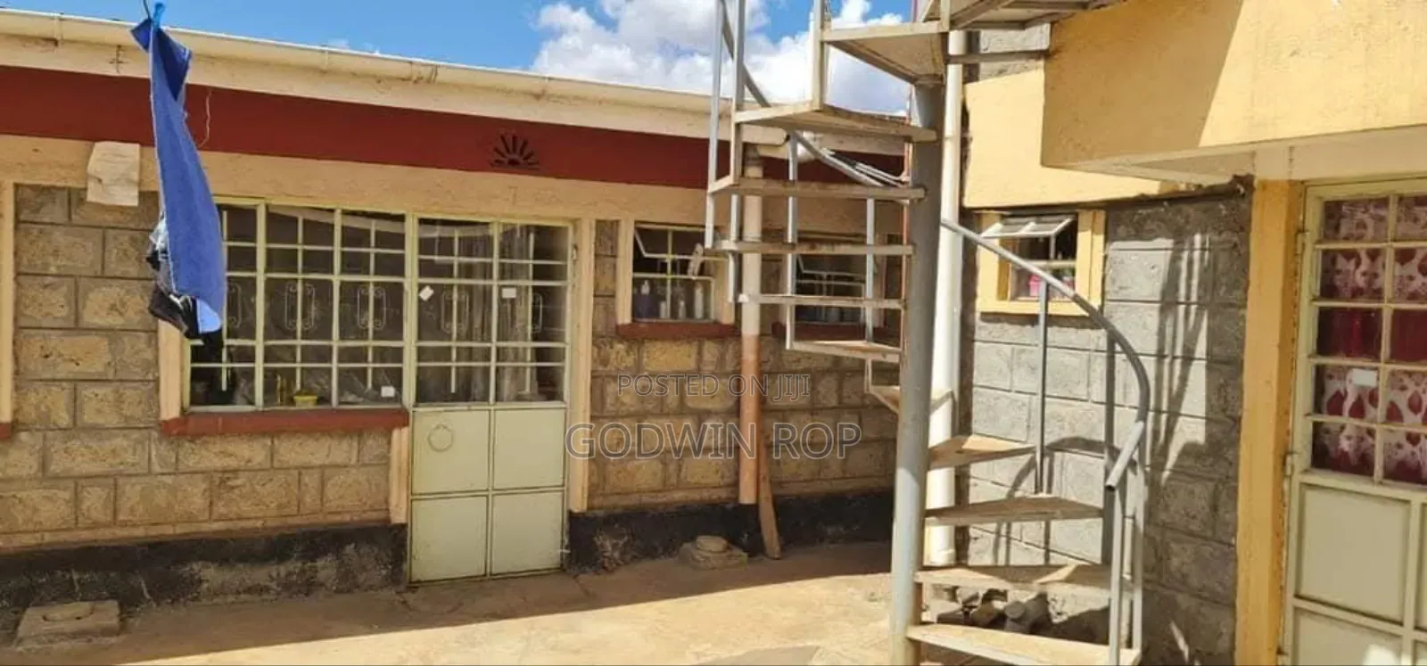 18bdrm Duplex in Sogomo, Kimumu for sale