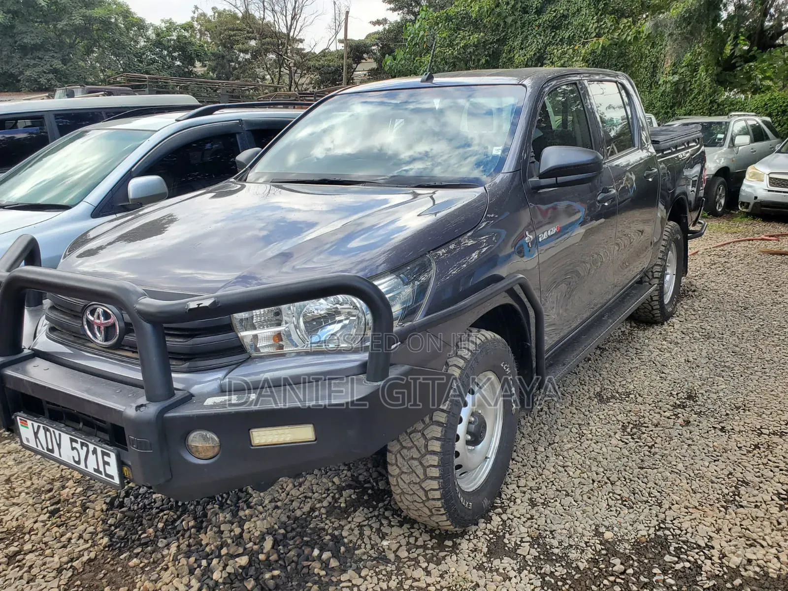 Toyota Hilux 2021 Black