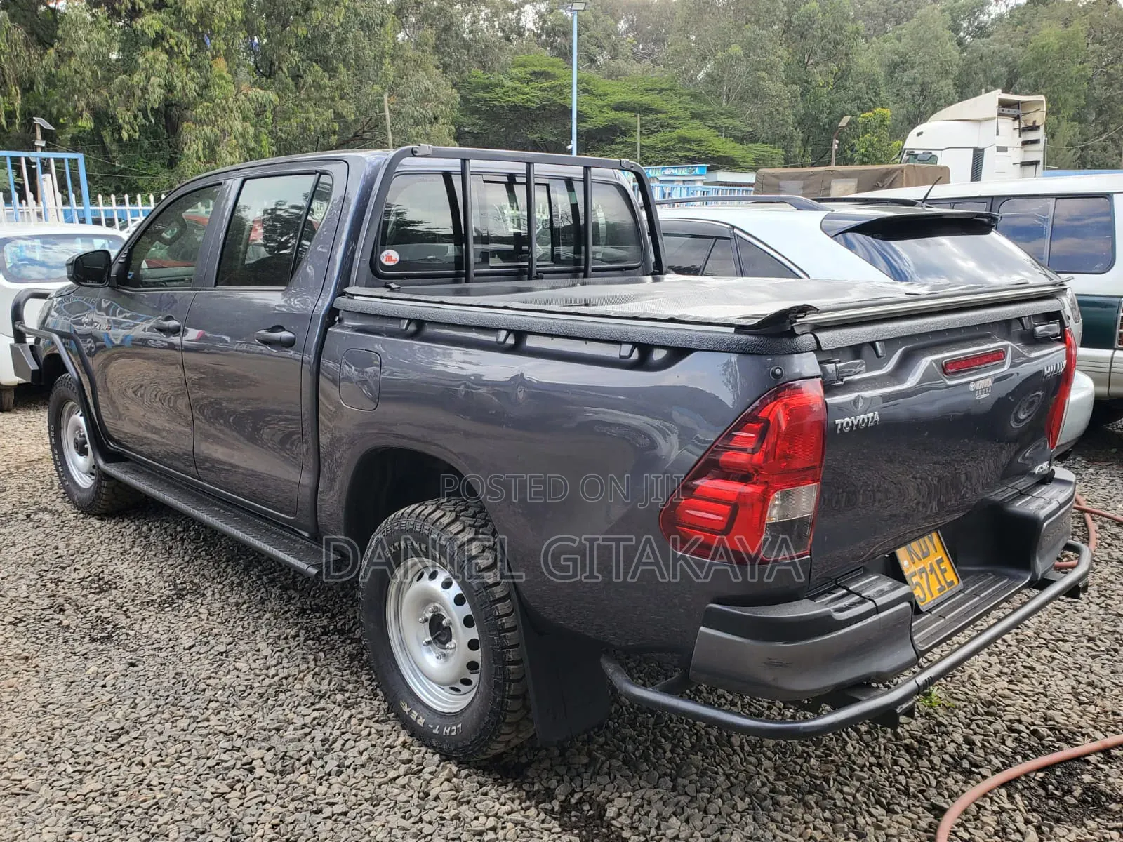 Toyota Hilux 2021 Black