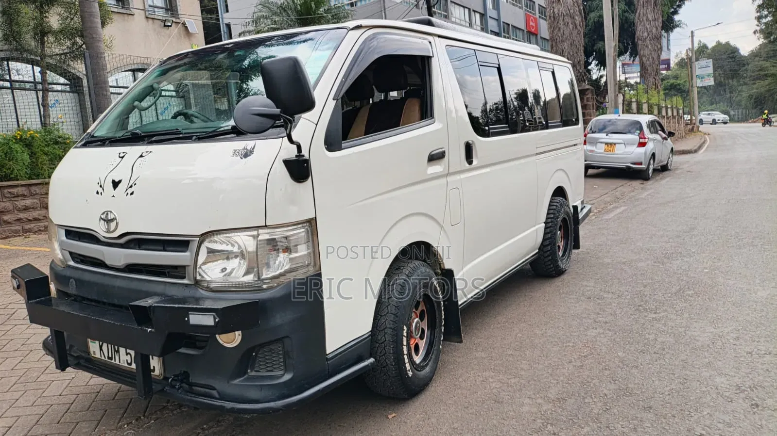 Toyota HiAce 2016 White