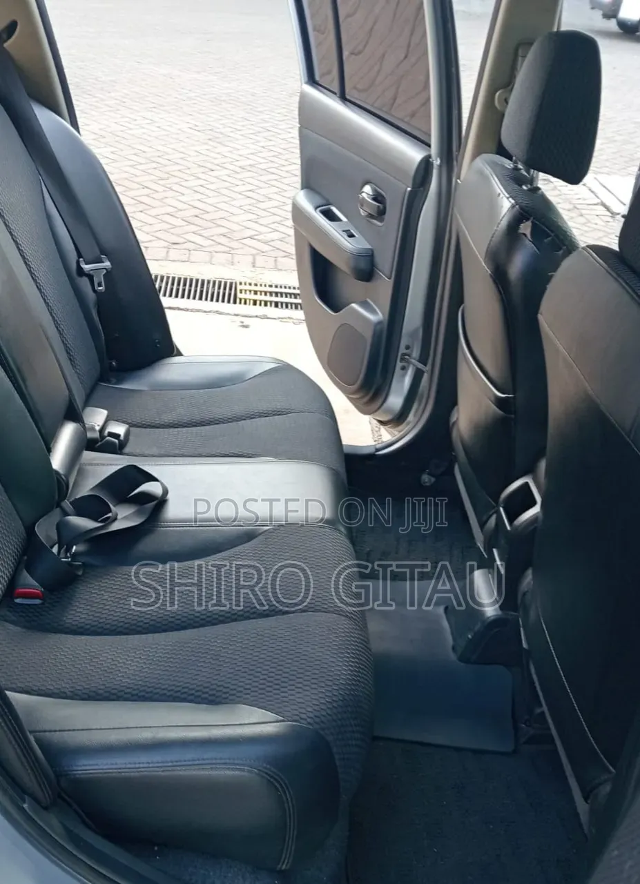 Nissan Tiida 2012 Silver