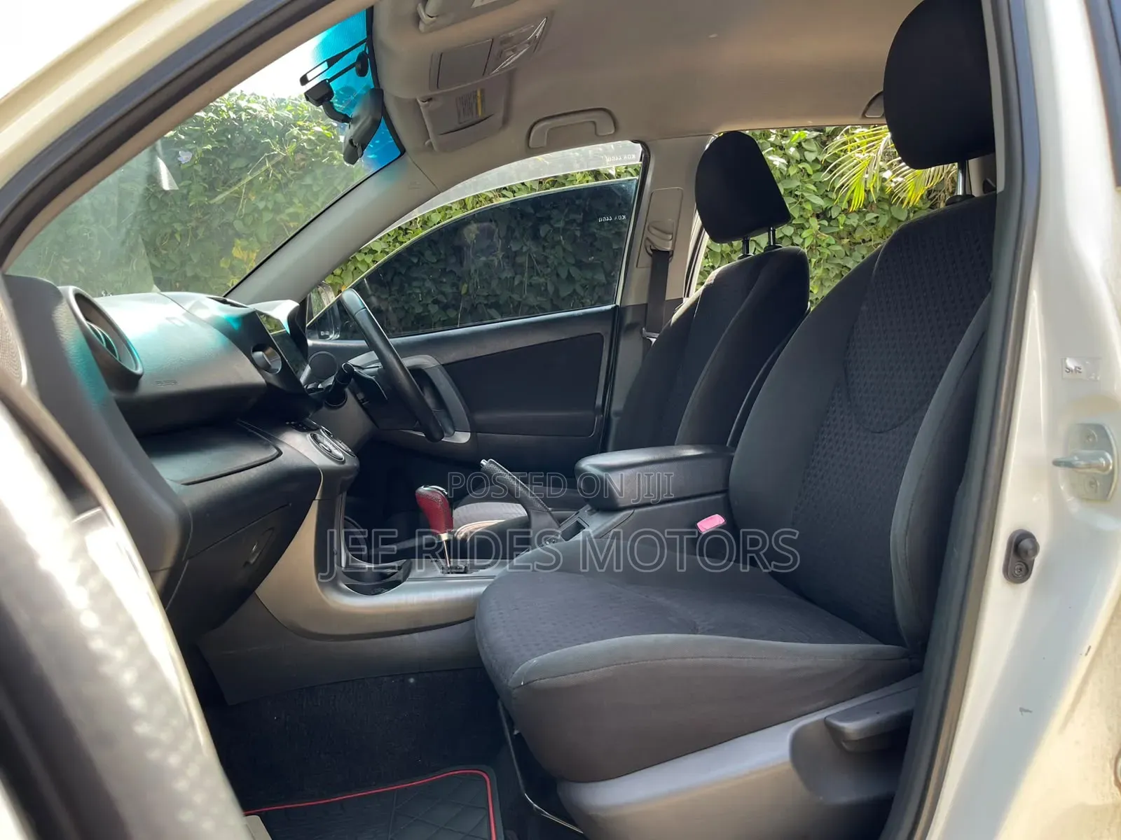 Toyota Vanguard 2013 White