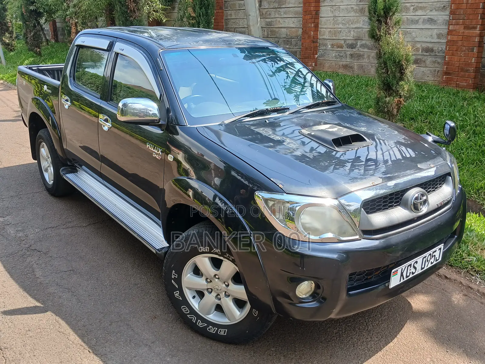 Toyota Hilux 2012 Black
