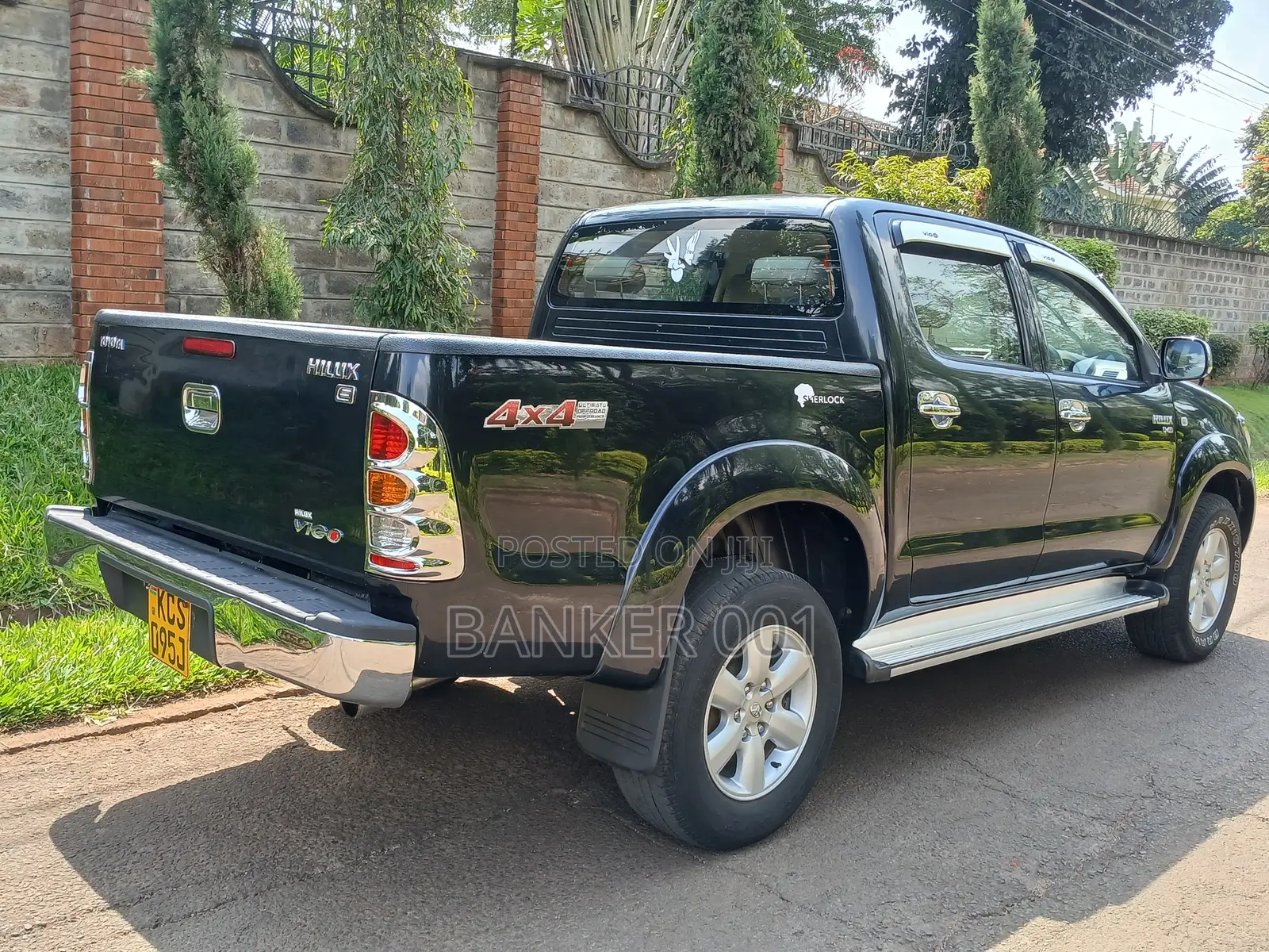 Toyota Hilux 2012 Black