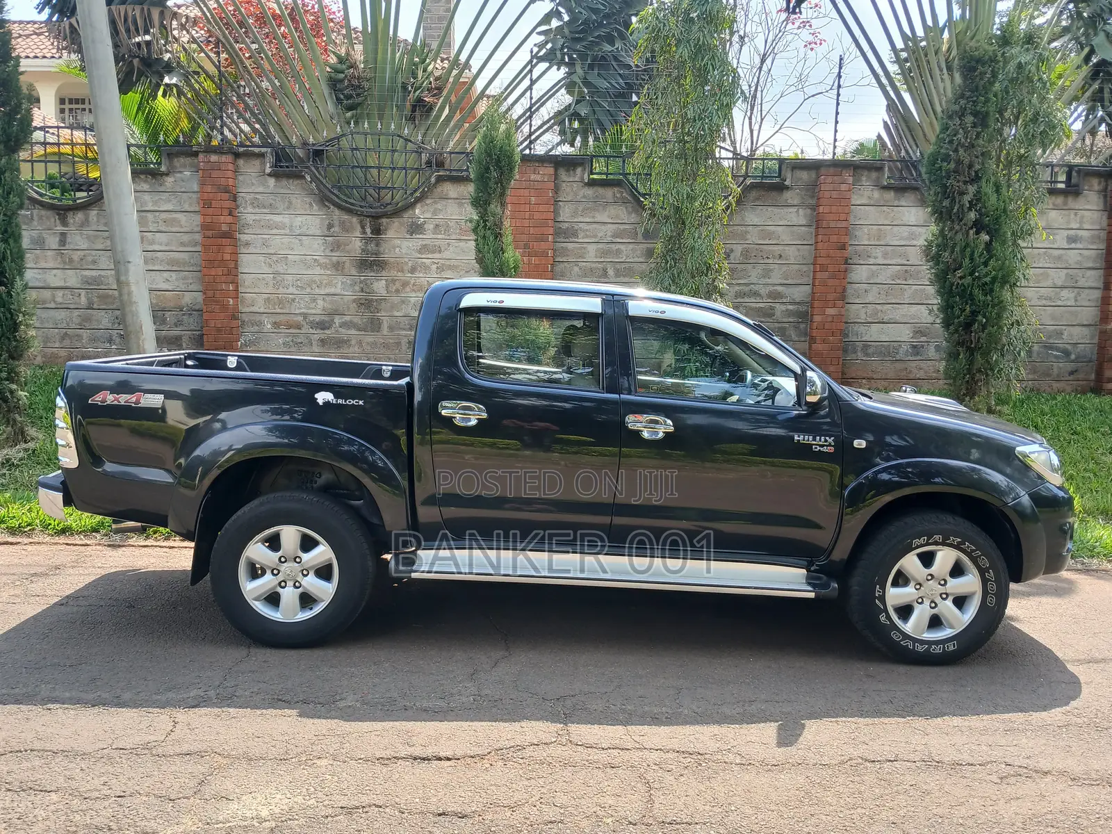 Toyota Hilux 2012 Black