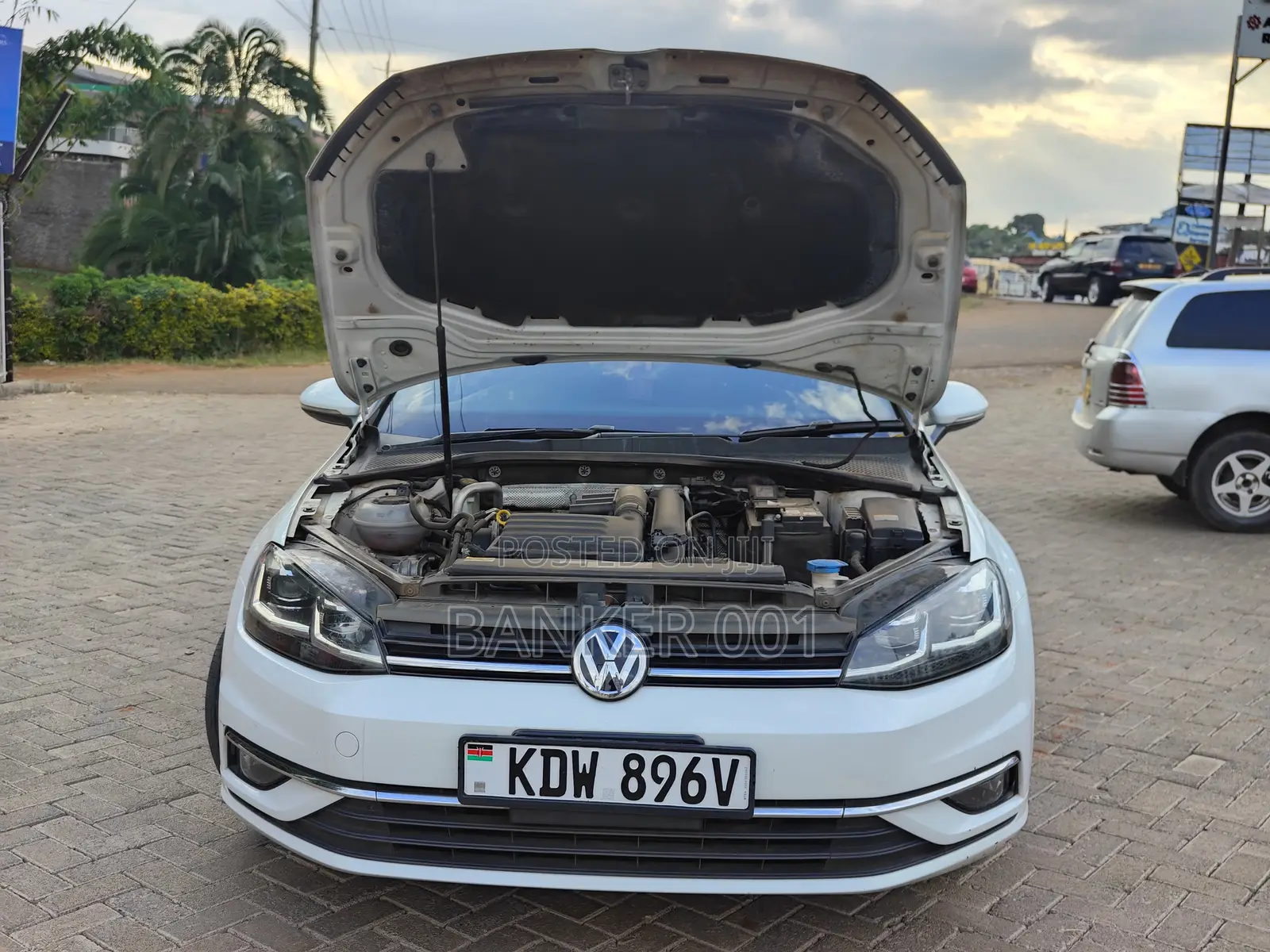 Volkswagen Golf TSI S FWD 2018 White