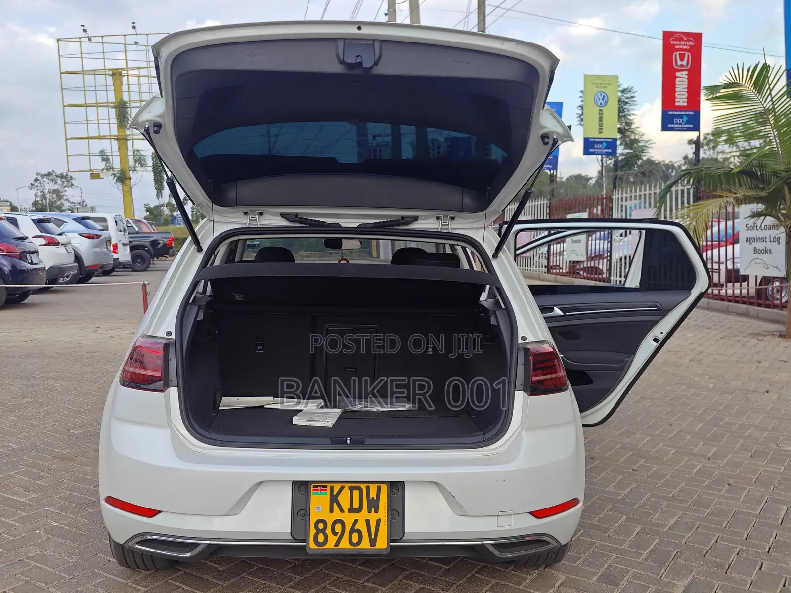 Volkswagen Golf TSI S FWD 2018 White