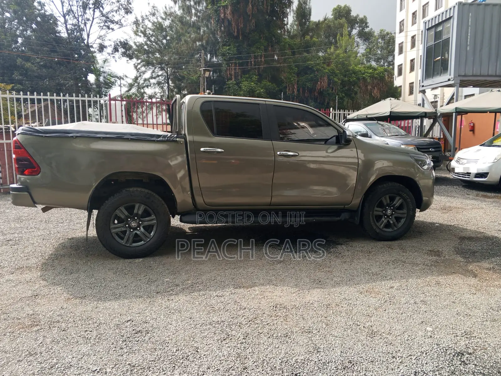 Toyota Hilux 2024 Gray