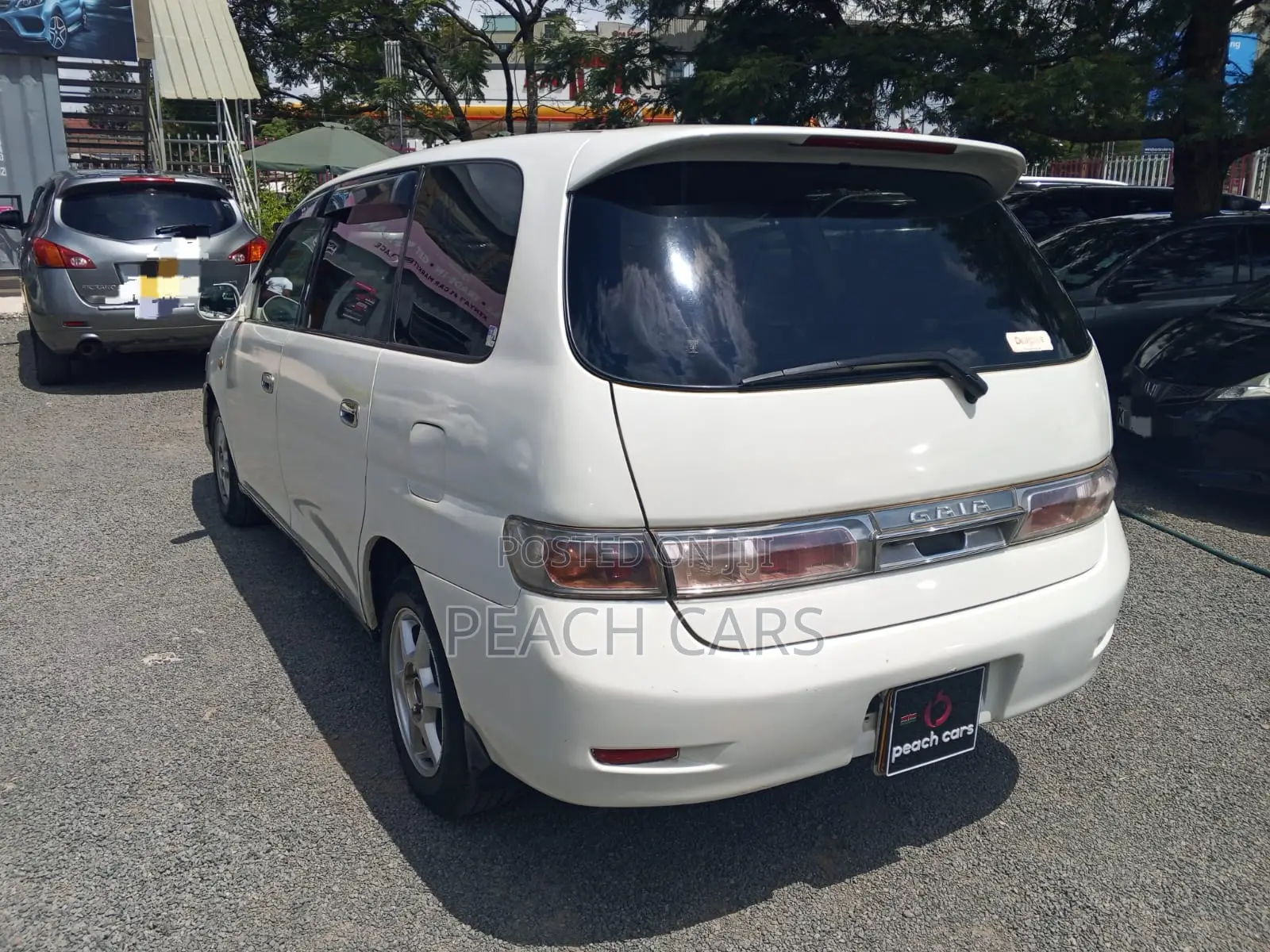Toyota Gaia 2003 White