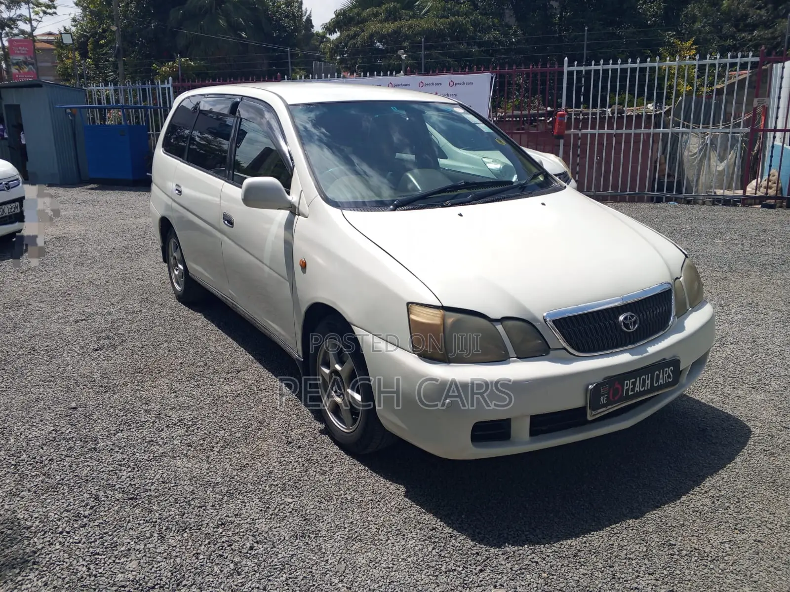 Toyota Gaia 2003 White